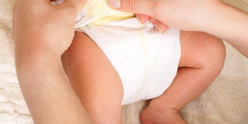 Erytheme fessier : bebe a les fesses rouges ? Et s’il y avait une complication ? 