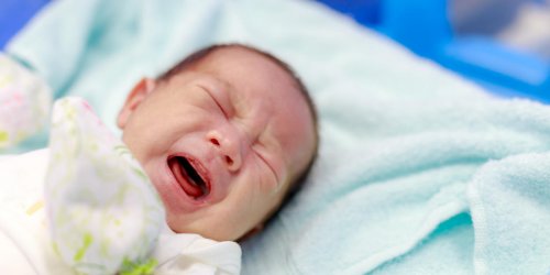 Bebe enrhume : comment soulager son nez bouche la nuit