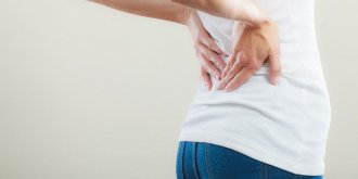 Rhumatismes : comment se manifeste la spondylarthrite ankylosante ? 