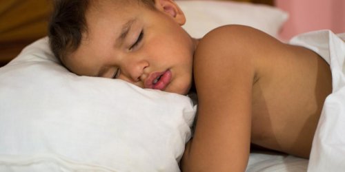 Mon enfant ronfle : est-ce de l-apnee du sommeil ?