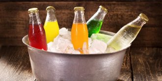 Sodas, jus, alcool : combien de sucre et de calories par verre ?