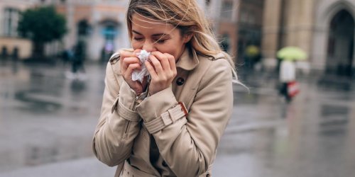 Froid, pluie : comment attrape-t-on un rhume ?