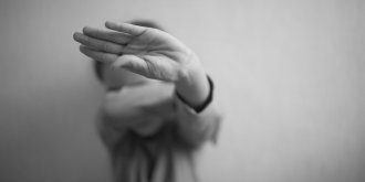 Une mere soupconnee d’avoir empoisonne son enfant avec de l-acide