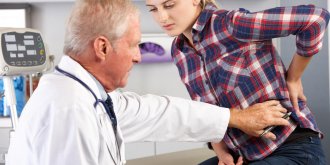 Maux de dos : l’importance du diagnostic chez l’adulte jeune