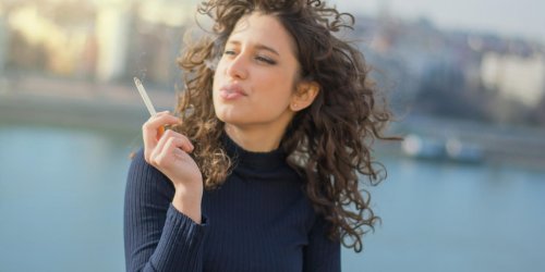 Pourquoi le tabac favorise mauvaise haleine et problemes dentaires