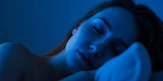 Lumiere bleue : votre sommeil en danger a l-ere numerique ?