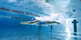 Natation et sante : quel style de nage choisir ?