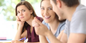 Jalousie en couple : quelles en sont les causes ?