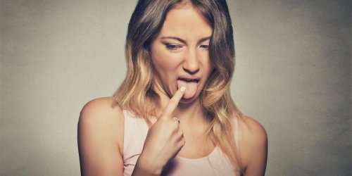 Gout sale dans la bouche : les causes possibles