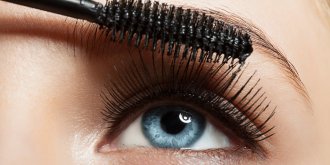 Mascara tous les jours : attention danger pour vos yeux !