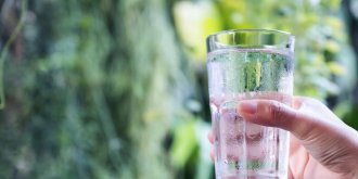 Canicule: il faut boire mais pas trop et pas seulement