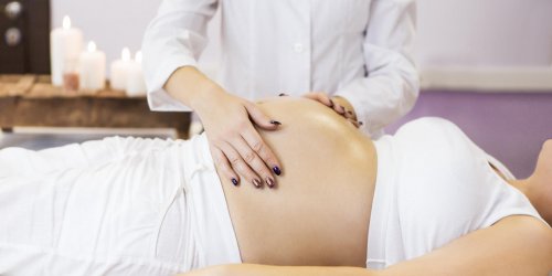 Un bebe retire de l-uterus pour etre soigne puis replace pour la fin de la grossesse 