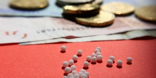 La ministre de la Sante Agnes Buzyn favorable au maintien du remboursement de l-homeopathie : "ca ne fait pas de mal"
