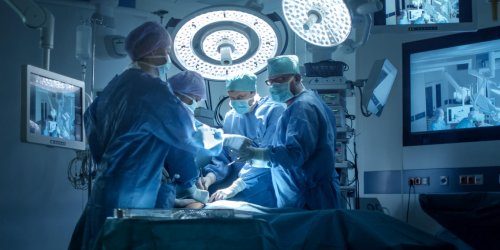 Deux medecins se battent au bloc operatoire, a Lisieux