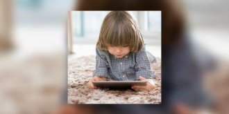 Smartphones et tablettes : pire que la tele pour le sommeil des enfants !