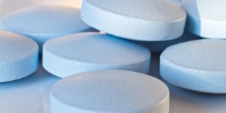 Viagra : Un homme abuse de la pilule bleue et "voit rouge"