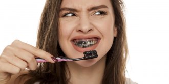 Dentifrice au charbon, un danger pour les dents ?