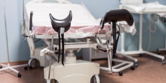 "Ferme ta gueule et pousse !" : un obstétricien jugé pour blessures involontaires