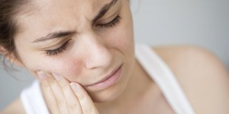 Gencives qui saignent : un symptôme à ne pas négliger