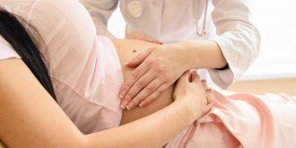 Grossesse : 167 000 Françaises sans sage-femme ni maternité