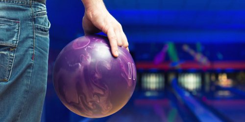 Victime d’un traumatisme cranien apres avoir recu une boule de bowling en pleine tete