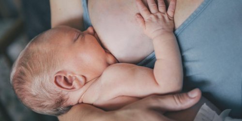 Une femme transgenre est parvenue a allaiter son bebe
