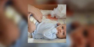 Alerte jaune : surveillez la couleur des selles de votre bébé !