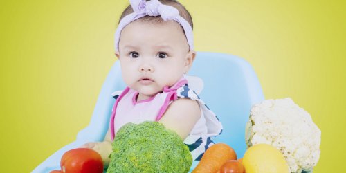 Manger des aliments solides avant 6 mois aiderait bebe a bien dormir