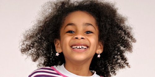 Perturbateurs endocriniens : 54 produits toxiques dans les cheveux des enfants