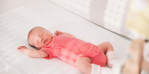 Mort subite du nourrisson : ne couchez pas bebe sur le ventre