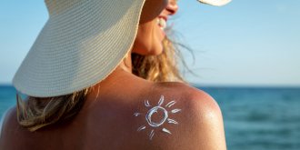 Juin jaune : les 6 regles d’or des dermatologues pour se proteger du soleil