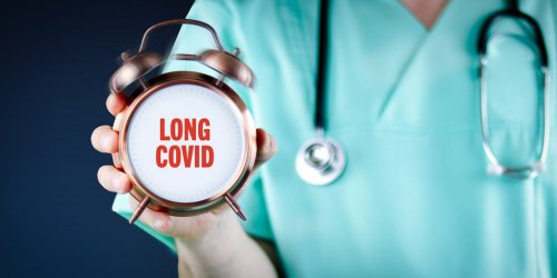 Covid long : la moitie des malades hospitalises ont au moins un symptome deux ans apres