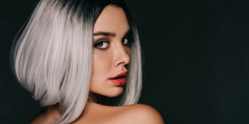 10 coiffures qui subliment les cheveux gris