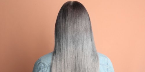 Cheveux gris : 5 erreurs a ne pas faire pour garder leur brillance