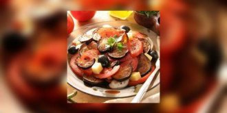 Salade d-aubergine et de tomates