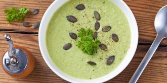 Soupe froide d-avocat