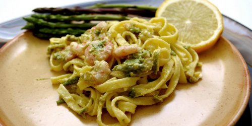 Asperges et tagliatelles aux crevettes