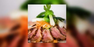 Aiguillettes de canard truffees au chou vert