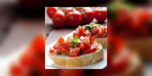 Salade de tomates et pain aille