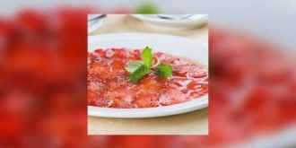 Carpaccio de fraises, sorbet chocolat