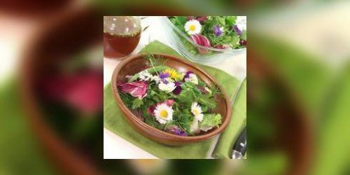 Salade de mache aux fleurs 