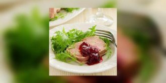 Terrine de lapin a la compote d-oignons blancs