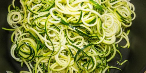 Spaghettis de courgettes au basilic
