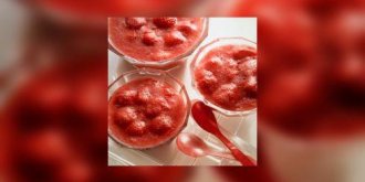 Rhubarbe pochée à la fraise et marmelade de rhubarbe à la fraise