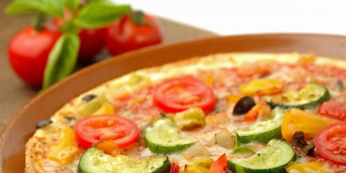 Pizza aux legumes frais