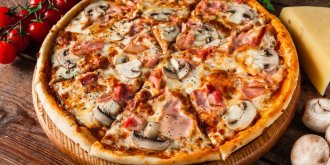 Pizza aux champignons et au jambon