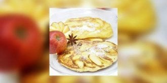 Omelette soufflee aux pommes caramelisees