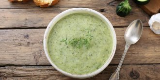 Soupe de courgettes au fromage fondu