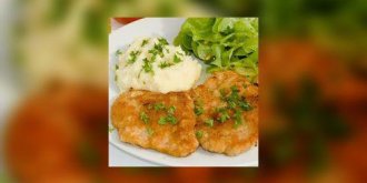 Blancs de poulet panes aux amandes, compotee de poireaux