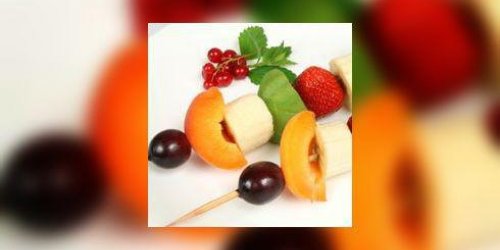 Brochettes d-abricots et de raisins aux amandes